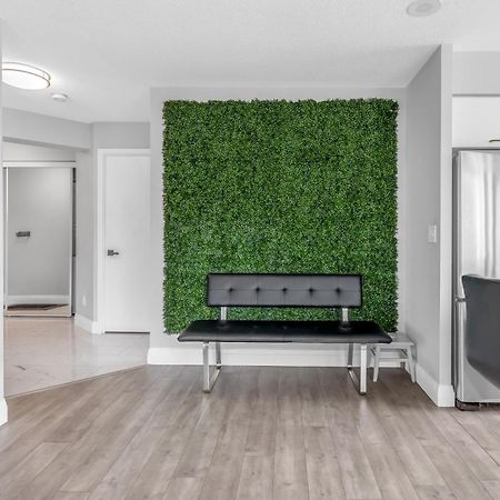 2 Bedroom Waterfront Condo Downtown W/ Free Parking تورونتو المظهر الخارجي الصورة