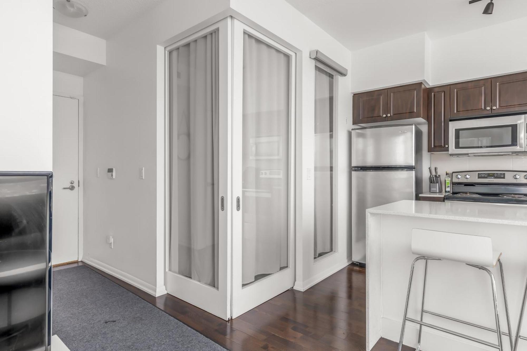 2 Bedroom Waterfront Condo Downtown W/ Free Parking تورونتو المظهر الخارجي الصورة