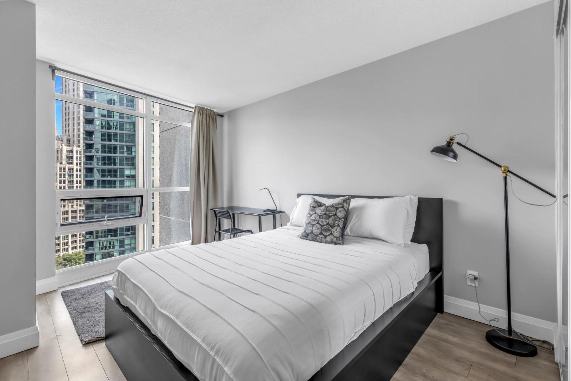 2 Bedroom Waterfront Condo Downtown W/ Free Parking تورونتو المظهر الخارجي الصورة
