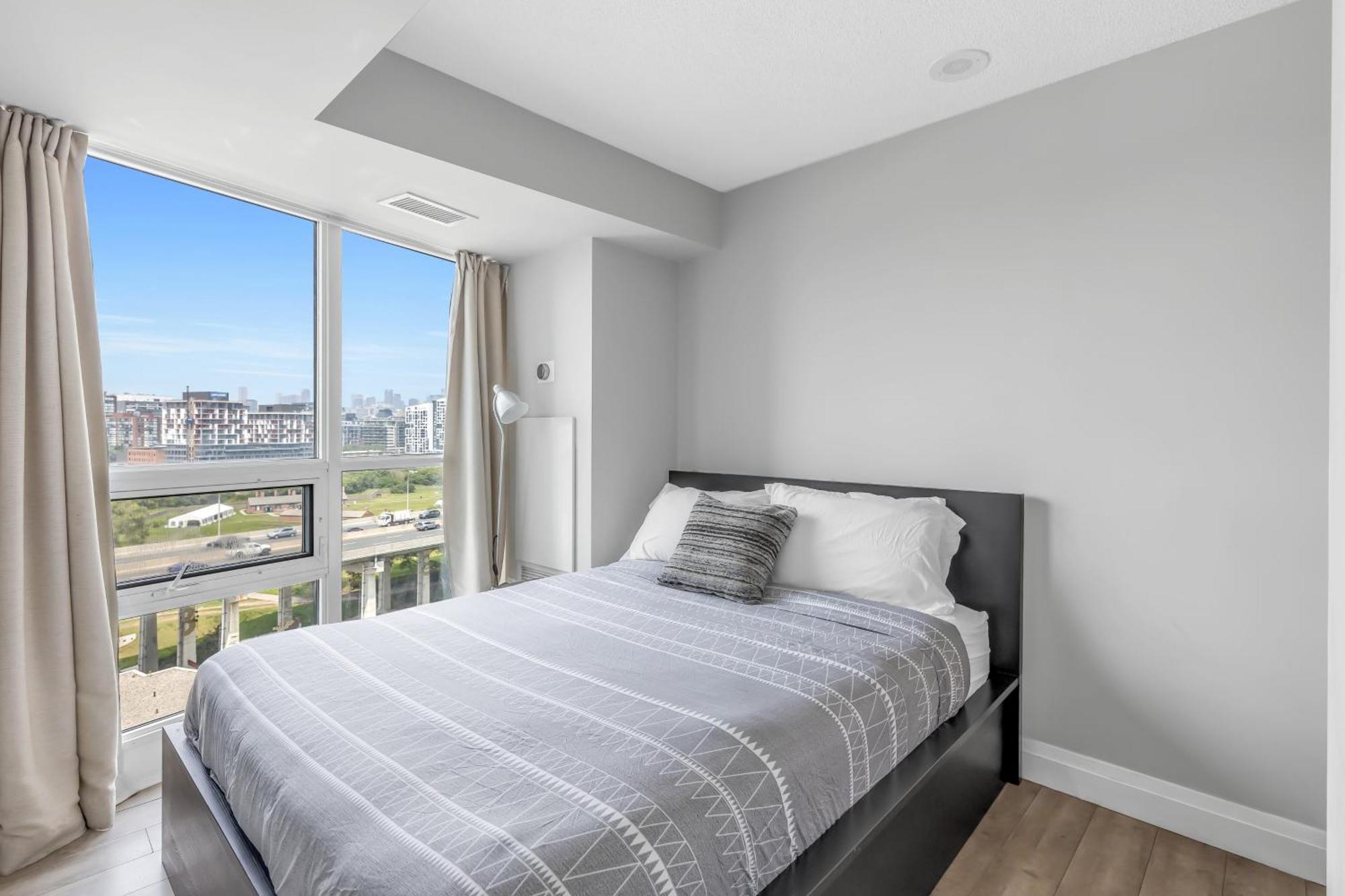 2 Bedroom Waterfront Condo Downtown W/ Free Parking تورونتو المظهر الخارجي الصورة