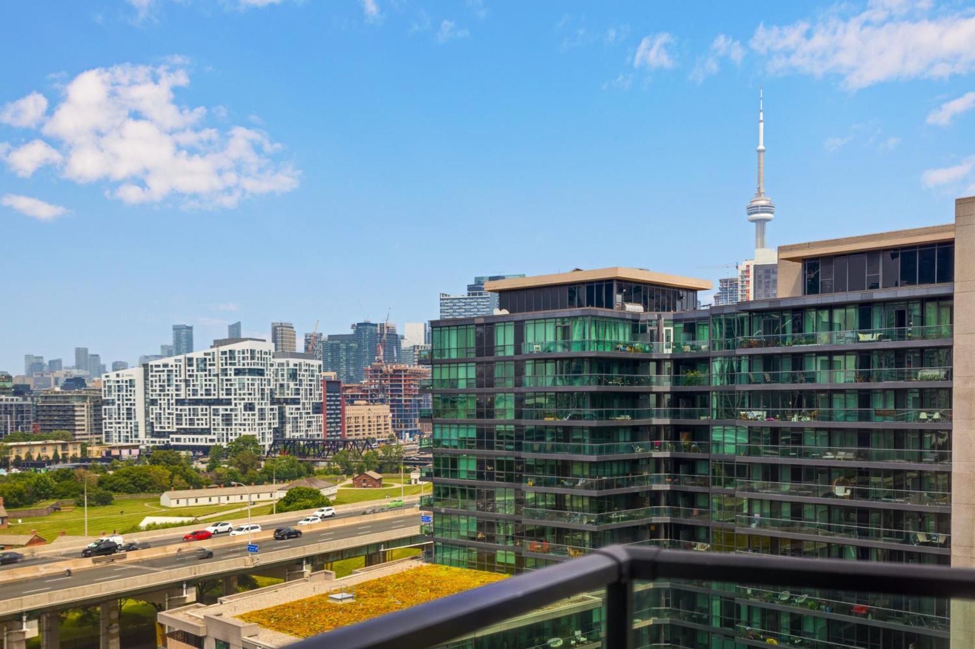 2 Bedroom Waterfront Condo Downtown W/ Free Parking تورونتو المظهر الخارجي الصورة